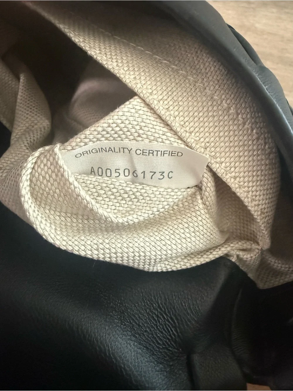 Bottega Veneta Black Intrecciato Woven Leather cobble messenger Bag